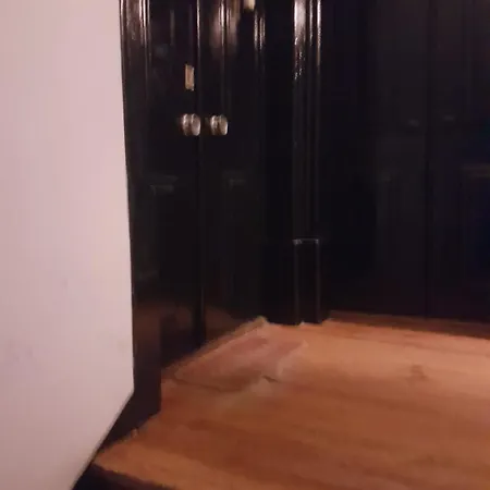 Explore From An Artistic Alfama Лісабон