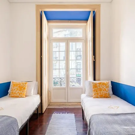 Explore From An Artistic Alfama Апартаменти