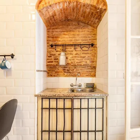 Апартаменти Explore From An Artistic Alfama