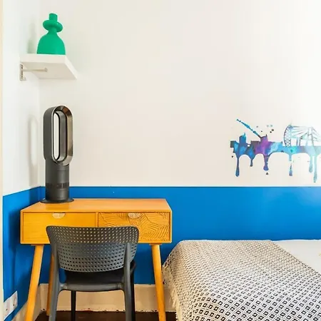 Explore From An Artistic Alfama Apartment *