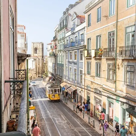 Explore From An Artistic Alfama