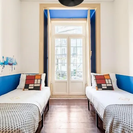 Explore From An Artistic Alfama *