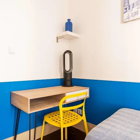 Explore From An Artistic Alfama Apartmán