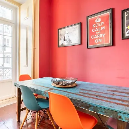 Apartment Explore From An Artistic Alfama Lisbon