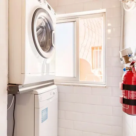 Explore From An Artistic Alfama Lisbon