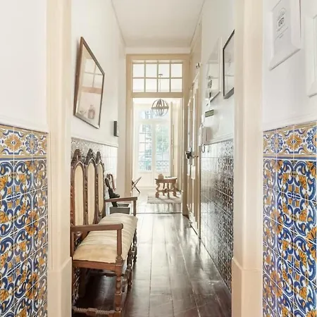 Explore From An Artistic Alfama *