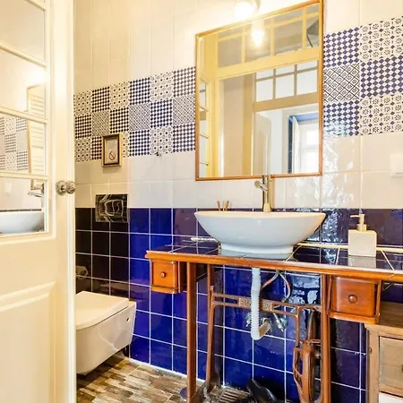 Explore From An Artistic Alfama Apartment