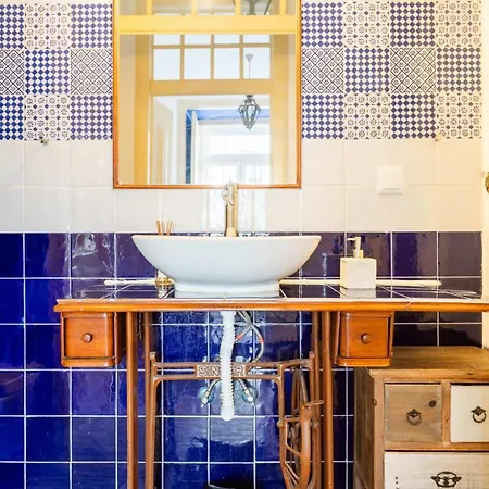 Explore From An Artistic Alfama * Lisbon