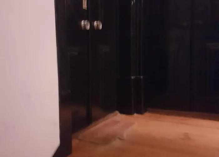 Explore From An Artistic Alfama Lisbon