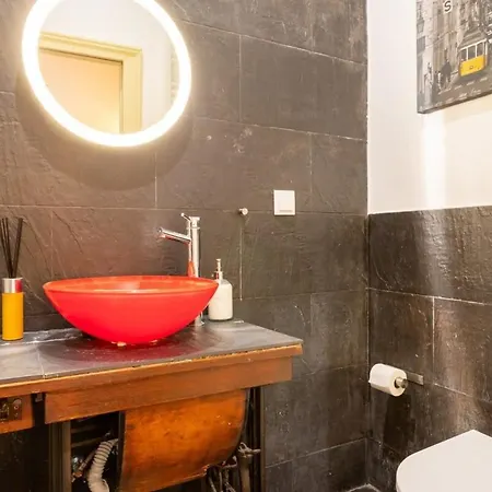 Апартаменты Explore From An Artistic Alfama Лиссабон