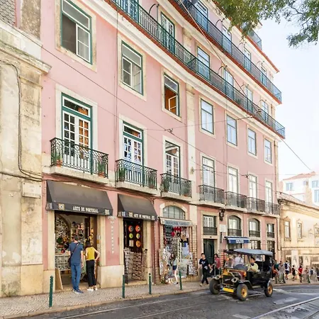 Апартаменты Explore From An Artistic Alfama Лиссабон