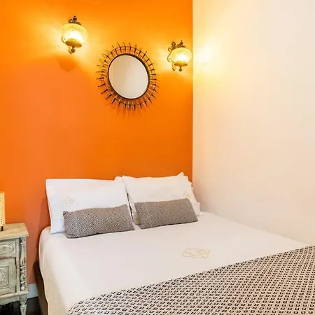 Explore From An Artistic Alfama Daire